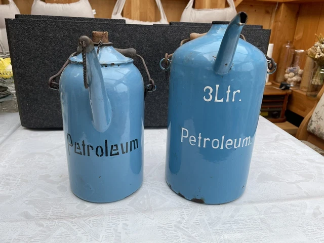Zwei alte Petroleumkannen Emaille