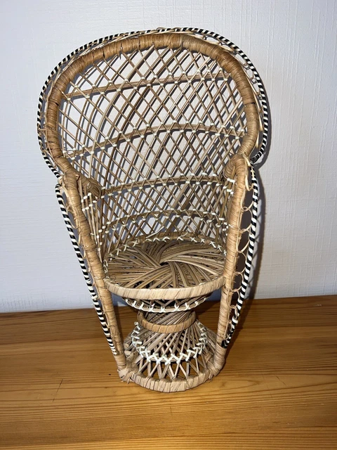 Fauteuil Rotin Poupée Ancienne - Peint Or - Soie Matelassée - Magnifique