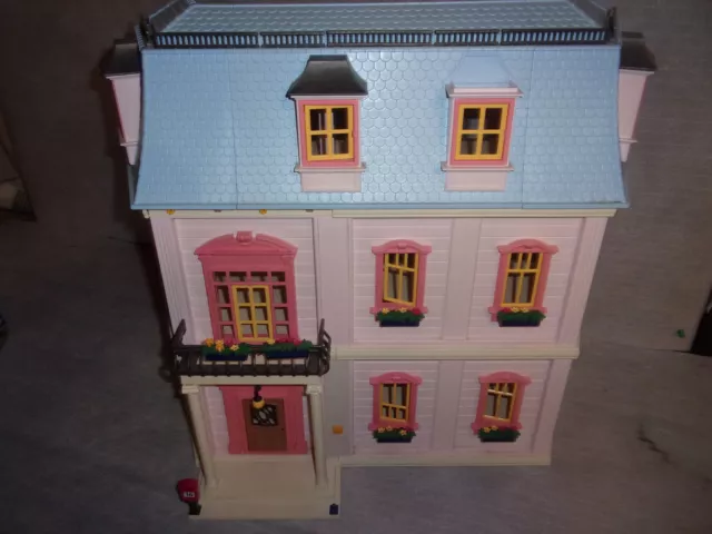 Playmobil - Grande Maison Moderne - 70205, 6, Coloré & Chambre avec Espace  Couture - 70208 : : Jeux et Jouets