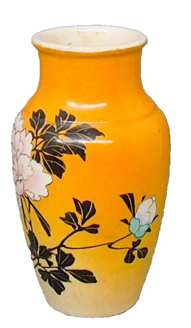 Antike asiatische Porzellan kleine Vase, handbemalt Famille Rose.