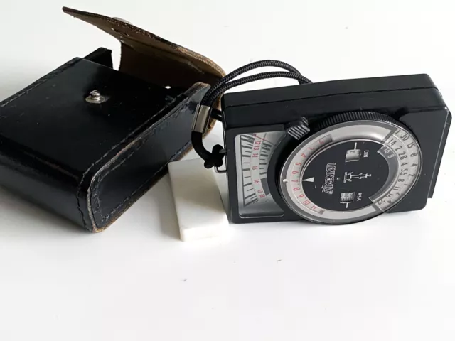 Leningrad 7 USSR Camera Light Exposure Meter +  Case - Vintage