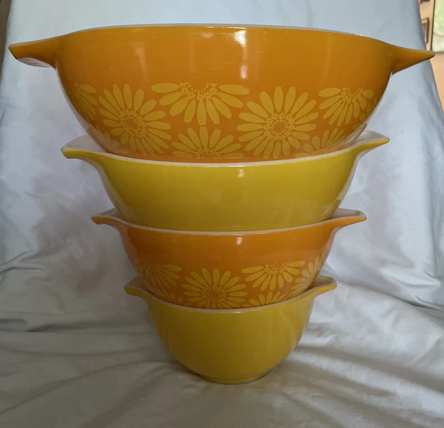 VINTAGE PYREX YELLOW Orange Sunflower Daisy Cinderella Mixing Bowl Full