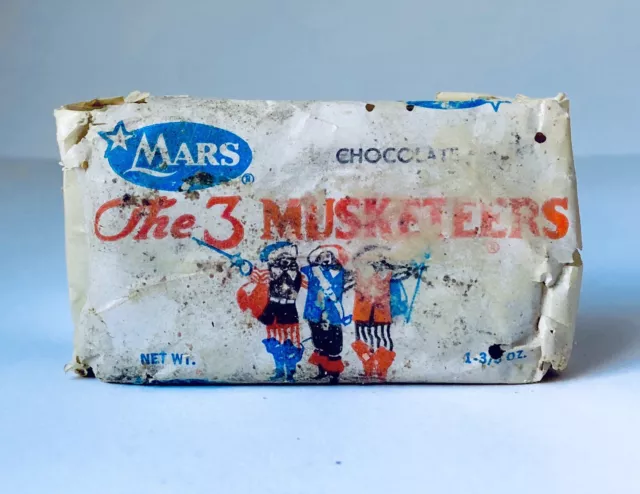 Vintage 1958 Mars 3 MUSKETEERS Chocolate Candy Bar Container WITH CHOCOLATE BAR