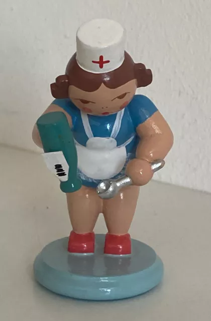 Krankenschwester mit Medizin von CHRISTIAN ULBRICHT Erzgebirge 5695/22
