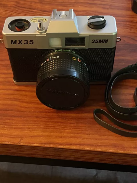 Cámara fotográfica vintage MX-35 35 mm con lente de enfoque fijo - hecha en Taiwán LEE los detalles