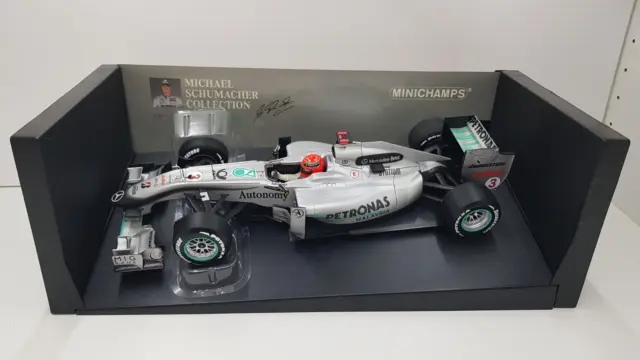 Minichamps Mercedes W01 Michael Schumacher 110100003 2010 1:18 F1