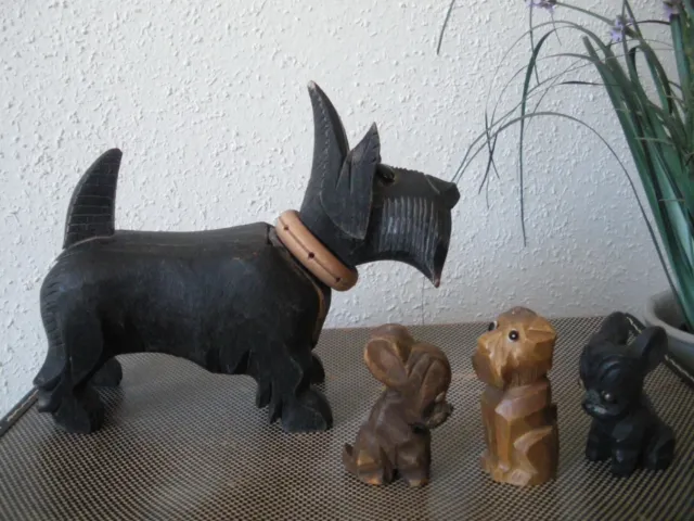 Alter Scotch Terrier, 1 Terrier, 2 Französische Bulldoggen, Holz, 30er Jahre