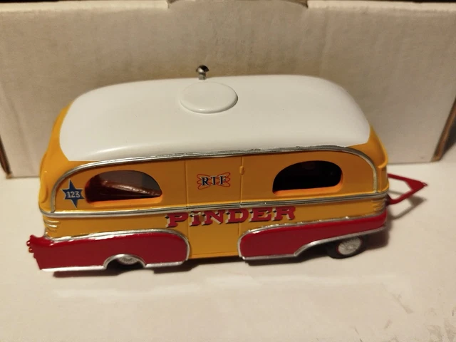 Ensemble Miniature 1/50 – Ford Transit + Caravane Habitation Cirque Pinder (Artisanat Unique)