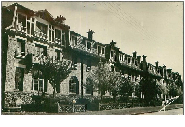 95.FRANCONVILLE.n°23797.LES ECOLES.CPSM