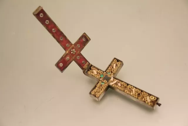 Antikes Reliquienkreuz zum öffnen mit 7 Reliquien Klosterarbeit
