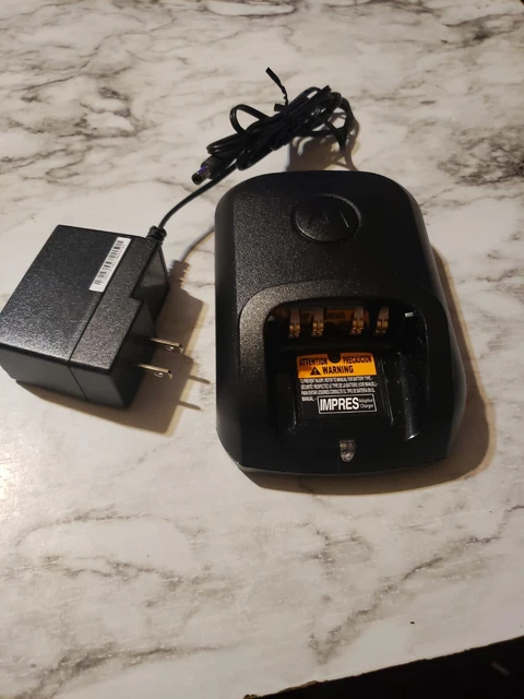 Motorola Trbo Impres Single Unit Charger  Pmpn4137A/Wpln4243A With 25009297001