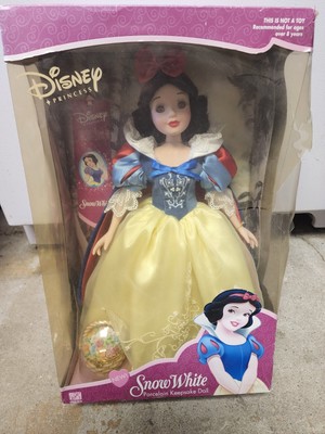Disney Snow White Princess Doll Porcelain keepsake Brass (Damaged box)