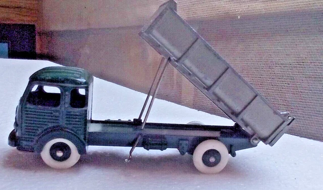 Dinky Toys 33B Benne Basculante replica Simca Cargo (Gebraucht) in Chiasso für CHF 21.4 – mit