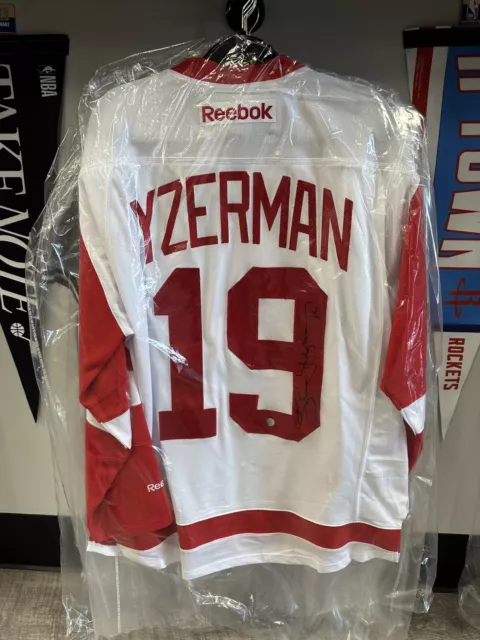 Steve Yzerman Detroit Red Wings CCM Alumni Premier Jersey - Red
