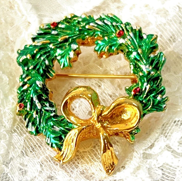 Christmas Holiday Wreath Brooch Vintage Gold Tone Pin Green Enamel Gold Bow 2”