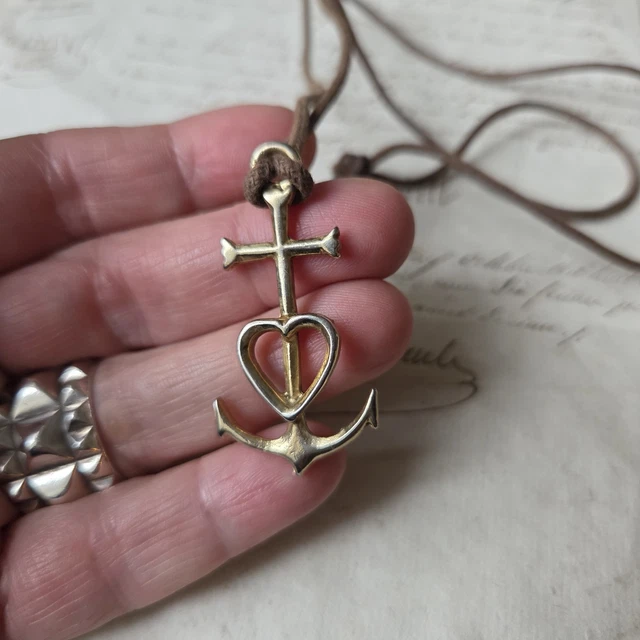 Collier Vintage Perles Et Pendentif Croix - Marque Jacky De G, Métal Doré, Bon état