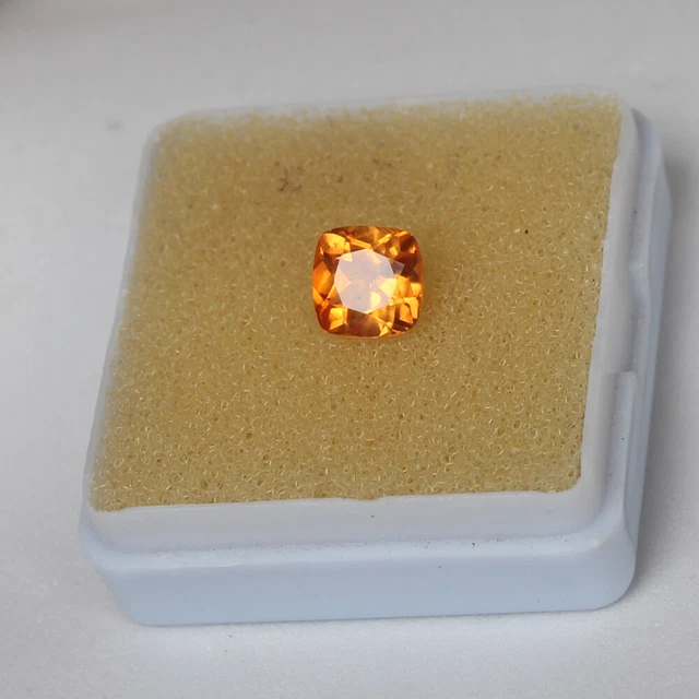 Saphir Naturel Orange-Rouge 18.00 Carats - Taille Ronde, Certifié AGL (Sri Lanka)