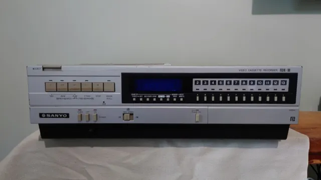 Vintage Sanyo VCR 4400 Betamax Betacord Video Cassette Recorder Player