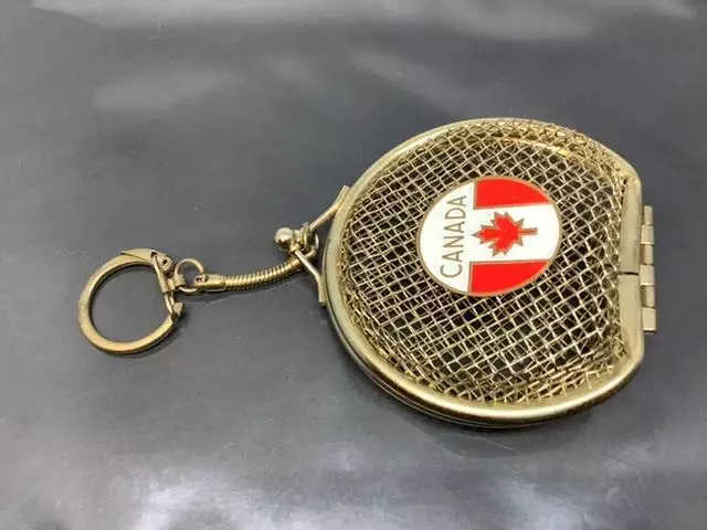 Vintage Souvenir  Keyring CANADA Keychain CANADIAN FLAG Porte-Clés MAPLE LEAF