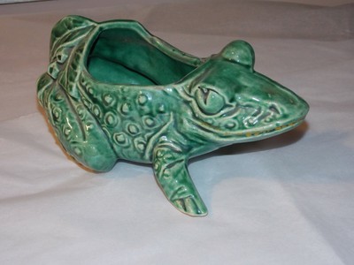 VINTAGE MCCOY POTTERY Large Green Frog Planter Big Eyes Leaves
