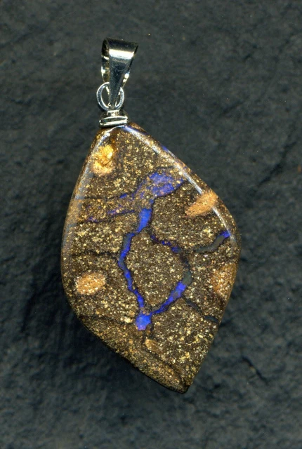 N°236-Pendentif Pendentif d'Opale Boulder d'Australie (Queensland ) de 7,55 ct