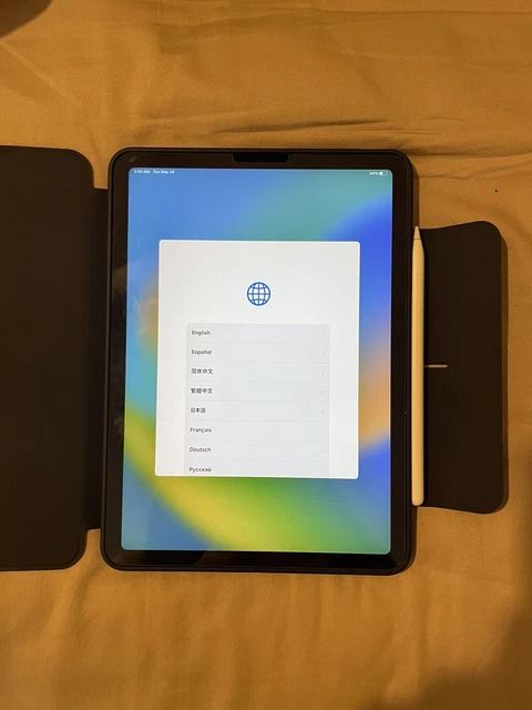 Apple iPad Air (4th Generation) WIFI AND EXTRA ACCESSORIES!