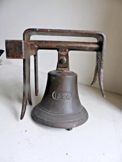 Ancienne Cloche en Bronze / Portail - Portillon 1824