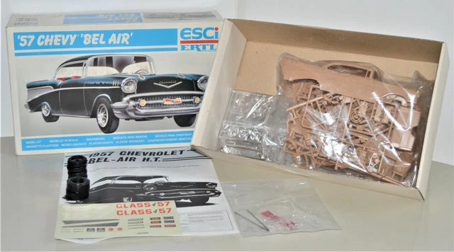 Maquette Esci/Ertl Chevrolet Corvette 1963 – Échelle 1/24 – Grappes Neuves