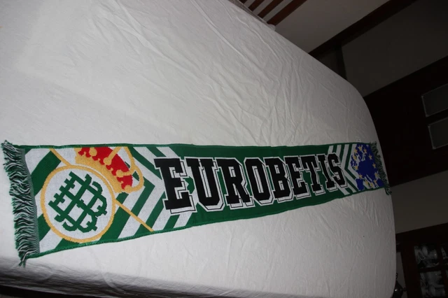 La emoción de los jugadores del Betis ante la confesión de Joaquín: Voy a seguir un año más