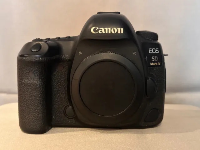 Canon EOS 5D MARK IV 30.4 MP Digital SLR Camera - Black (Body Only) Origiona box