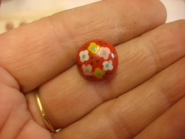 ANCIEN  BOUTON  peint a la main fleurs rouge  ( 98 )