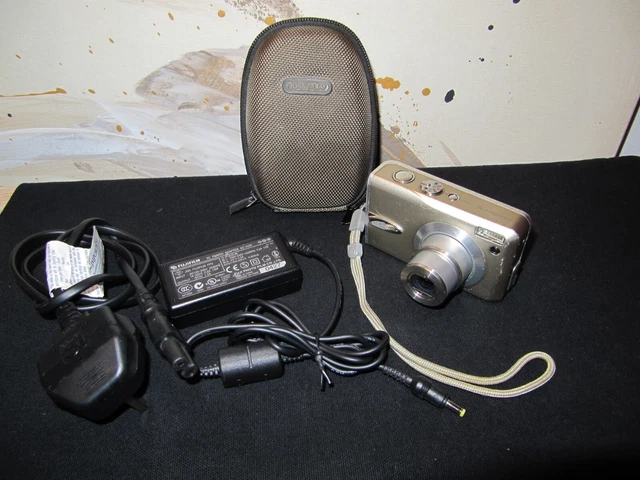 Fujifilm FinePix F30 6.3MP Compact Digital Camera Silver + Case + 512MB  Tested