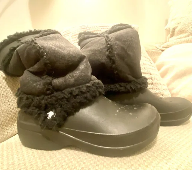 Crocs Women's Nadia Pull On Boot Size 9 Black Rubber Faux Fur Fleece Comfy Light