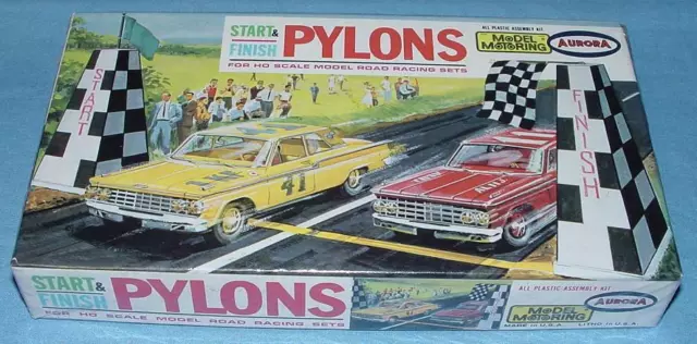 AURORA MoDEL MoToRING 1450-100 START FINISH PYLONS FOR HO SCALE ROAD RACING SETS