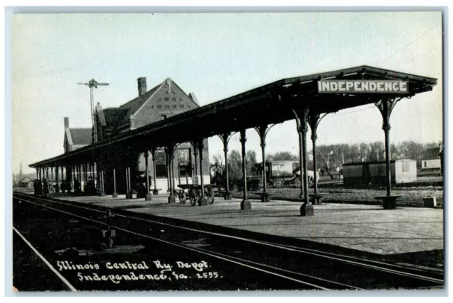 c1910's Illinois Central Ry Depot Railroad Train Independence Iowa IA Postcard