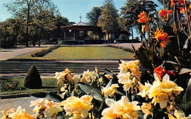 NEVERS - Capitale du Nivernais - le parc municipal