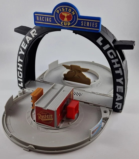 MATTEL DISNEY PIXAR Cars 3 Lightning McQueen Piston Cup Portable