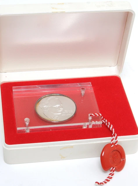 Rare Oskar Barnack / Ur Leica Commemorative Medal in acrylic silver coin