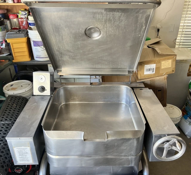 GROEN HFP /1-2 Manual Tilt Braising Pan 10gal