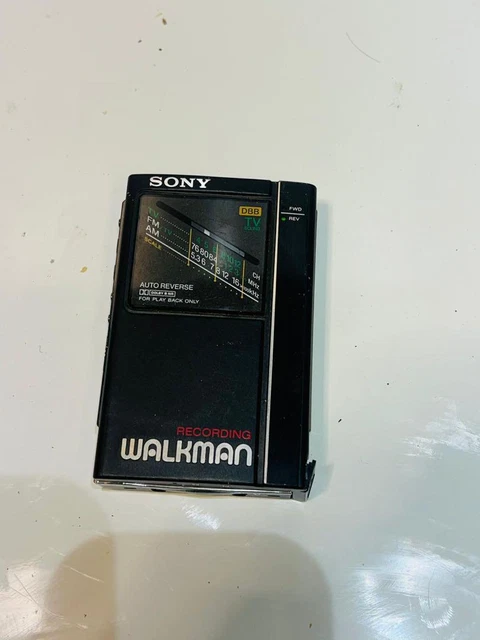 B0571 SONY WM-F85 AM/FM OK ジャンク SONY WALKMAN WM-F501