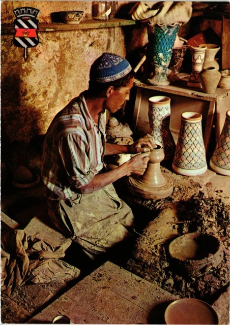 CPM AK MOROCCO SAFI-The Art of the Potter a SAFI and Arms of the City (343320)