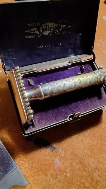 Rasoio Gillette 1920 con custodia e porta lamette made USA n.546149B