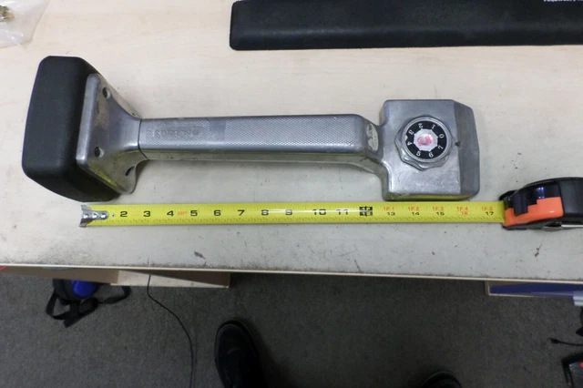 Roberts Deluxe Carpet Knee Kicker with Adjustable Length from 17 in. to 21 in.