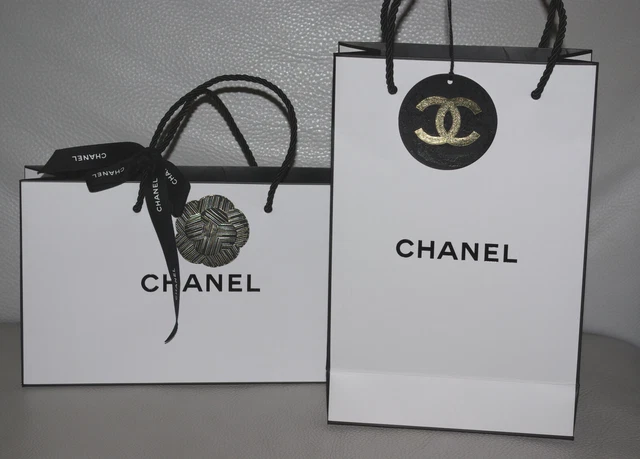 CHANEL 2 SACS PAPIER EMBALLAGE CADEAUX AVEC RUBAN ET CAMELIA DE