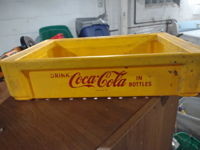 VINTAGE DRINK COCA-COLA IN BOTTLES YELLOW PLASTIC CARRY CRATE tray palster 4010