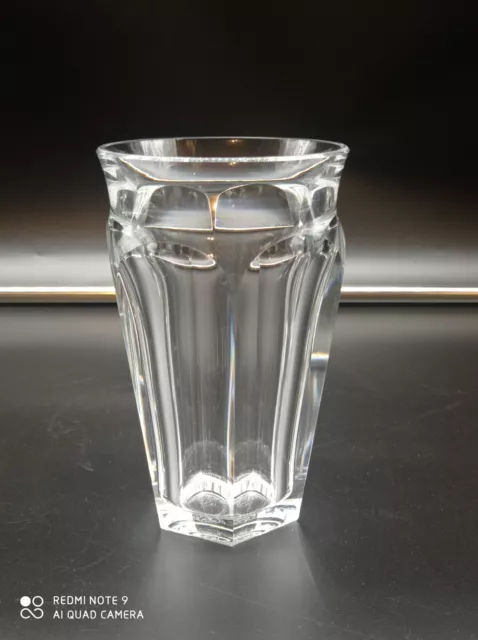 Vase en cristal de BACCARAT  modèle NELLY HARCOURT  signé  , H 13 cm .