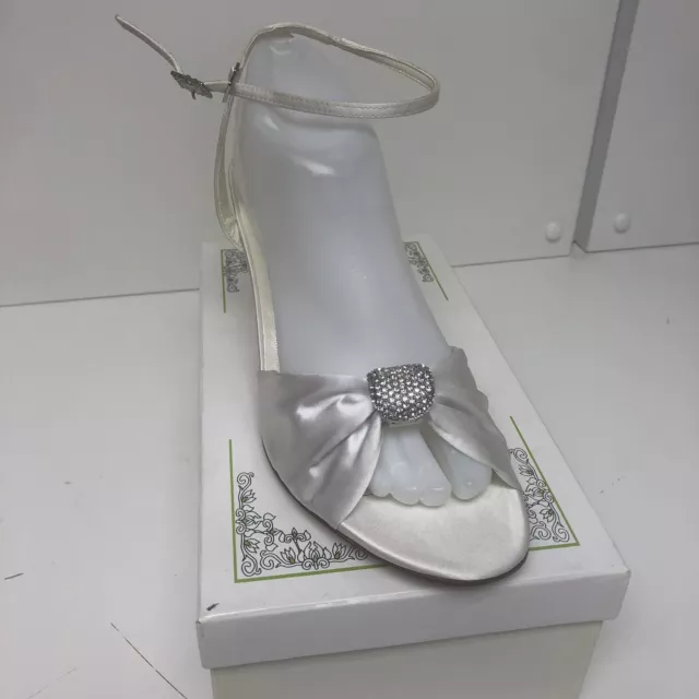 NEW Diane Lynn by Saugus Shoe Simone 42075B White Silk Size: 10