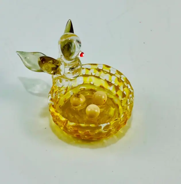 Vintage Hand Blown Spun Glass Art Bird Nest w/ Eggs Miniature Figurine 1.5"