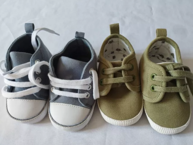 LOT de 2 paires de petites chaussures pour bébé 6 à 9 mois 11cm gris vert lacets