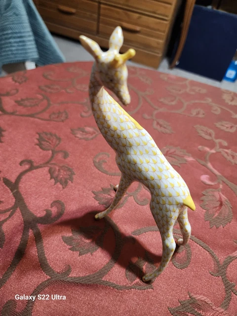 Herend butterscotch fishnet giraffe figurine 7 3/4" Excellent Con.